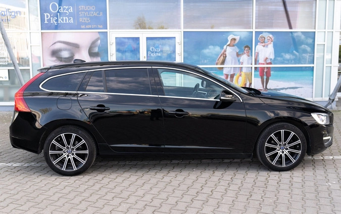 Volvo V60 cena 65900 przebieg: 183000, rok produkcji 2017 z Płock małe 497